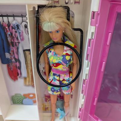 Mattel Barbie Fashionistas Ultimate Closet Doll & Accessories