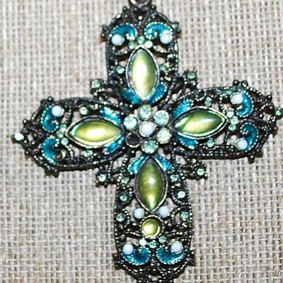 Green, Blue & White Enamel Jeweled CROSS/PENDANT (2½" x 2") on a Silver Tone Necklace Chain 16" L