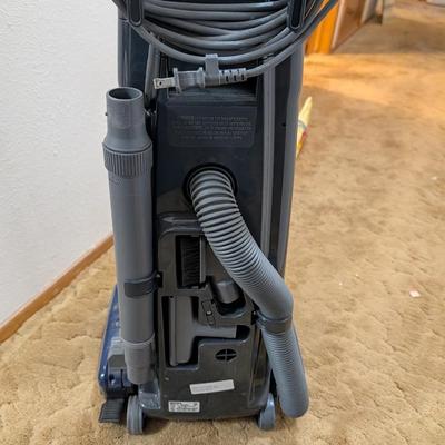 Kenmore vacuum with attachments
