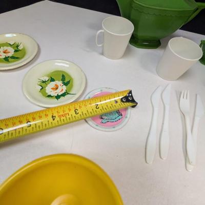 Plastic & Tin Children's Fruits & Veggies & Cups & Bowls