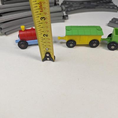 Vintage Child Guidance Toy Railroad Train w/ Snap Together Tracks