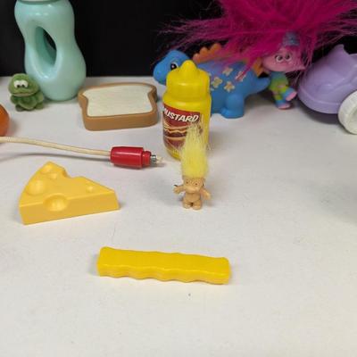 Hasbro 2017 Dream Works Trolls Camp Critter Pod Play Set