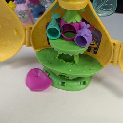 Hasbro 2017 Dream Works Trolls Camp Critter Pod Play Set