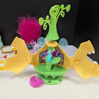Hasbro 2017 Dream Works Trolls Camp Critter Pod Play Set