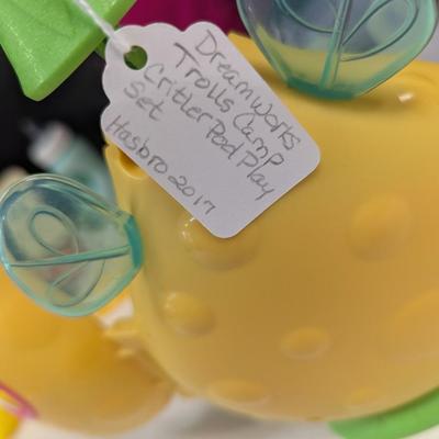 Hasbro 2017 Dream Works Trolls Camp Critter Pod Play Set