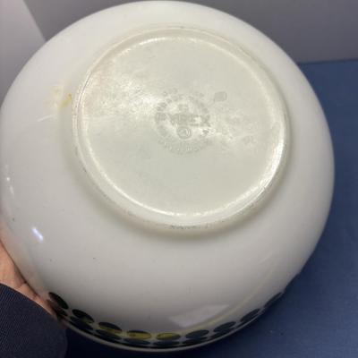 Vintage Pyrex Green Dot #404 Bowl