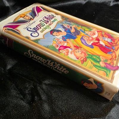 Walt Disney Masterpiece Collection – Snow White and the Seven Dwarfs (VHS Clamshell)