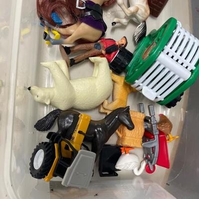 Small plastic toy horses and some Polly pocket dolls