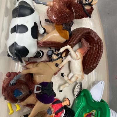 Small plastic toy horses and some Polly pocket dolls