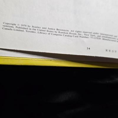 Old Hat New Hat by Stan and Jan Berenstain - 1970 Random House Beginner Book