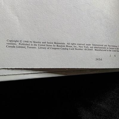 Inside Outside Upside Down by Stan and Jan Berenstain - 1971 Grolier Book Club Edition