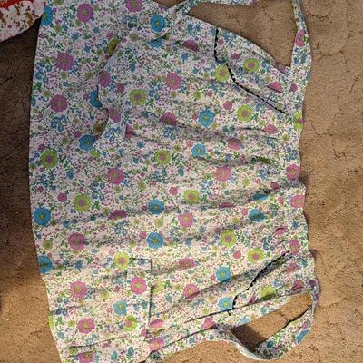 Pot holders, vintage apron, paper plate picnic holder