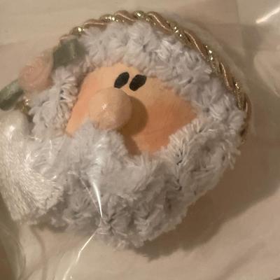 7 Santa pins in a small tote