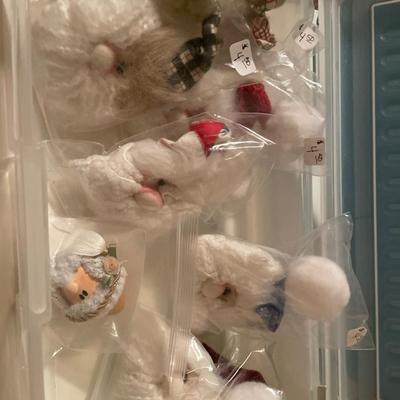 7 Santa pins in a small tote