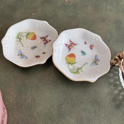 Decorative Glass Ashtrays, Urns and Vases