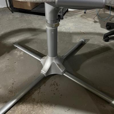 Sale Photo Thumbnail #77: Bassinet rotates around full 360 degrees and can swivel over your bed. Front section does fold down to help with picking up and putting down a baby.  Functions on the front controller all work and include faint lights, heart beat sound maker, volume contr