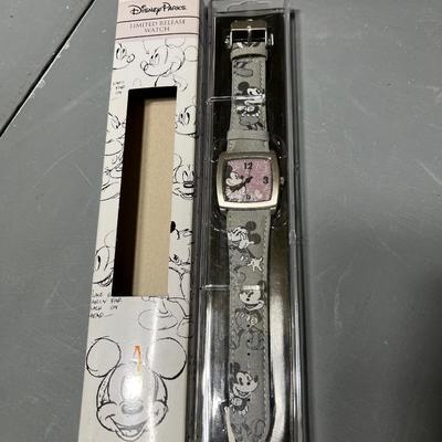 Sale Photo Thumbnail #371: Pink face Disney theme parks collectible watch. NIB.

*shipping available at buyers expense