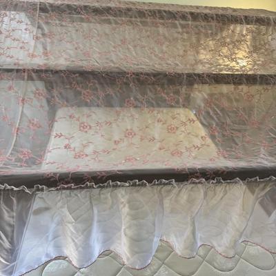 Mahogany Canopy Bed with 7 Extra Linen Sets