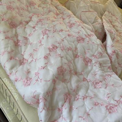 Mahogany Canopy Bed with 7 Extra Linen Sets