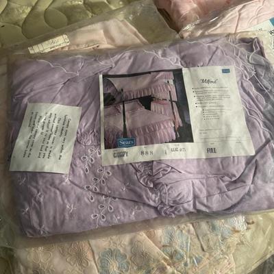 Mahogany Canopy Bed with 7 Extra Linen Sets