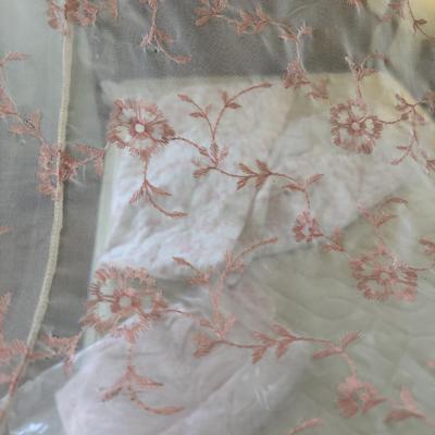 Mahogany Canopy Bed with 7 Extra Linen Sets