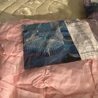 Mahogany Canopy Bed with 7 Extra Linen Sets