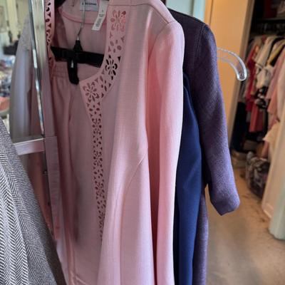 Vintage Ladies Clothing 323 100+ Pieces