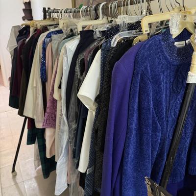 Vintage Ladies Clothing 323 100+ Pieces