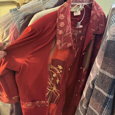 Vintage Ladies Clothing 323 100+ Pieces