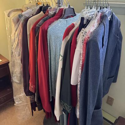 Vintage Ladies Clothing 323 100+ Pieces