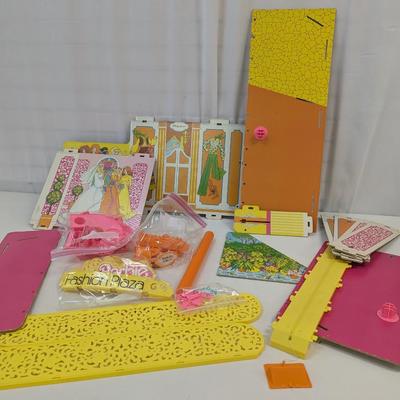 1975 #9525 Barbie Fashion Plaza