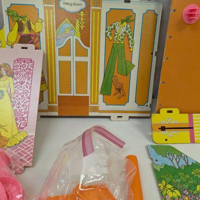 1975 #9525 Barbie Fashion Plaza