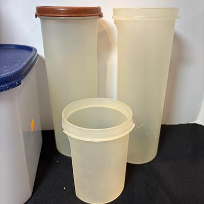 Sale Photo Thumbnail #36: See pics. One rounds does not have cover (one lid not pictured)