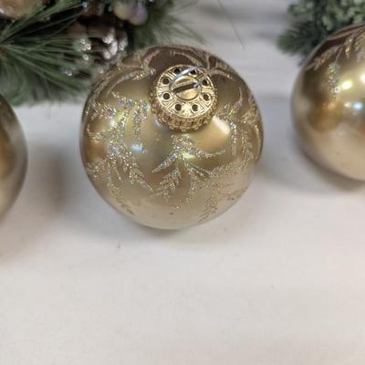 Christmas Centerpieces & Ornaments