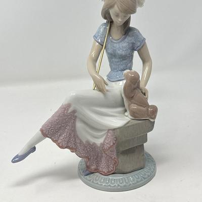 Vintage Lladro #7612 “Picture Perfect” Figurine