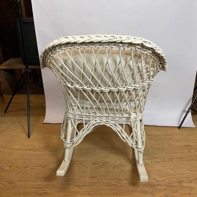 Z501 White Wicker Rocking Chair
