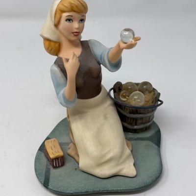 DISNEY CLASSICS CINDERALLA FIGURINE