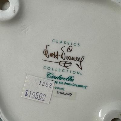 DISNEY CLASSICS CINDERALLA FIGURINE
