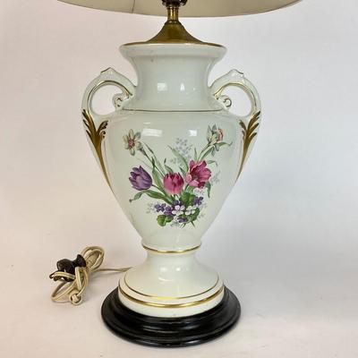Z517 Vintage Porcelain Floral Table Lamp