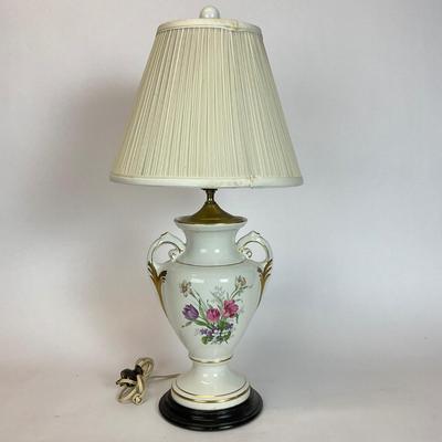 Z517 Vintage Porcelain Floral Table Lamp
