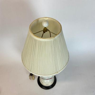 Z517 Vintage Porcelain Floral Table Lamp