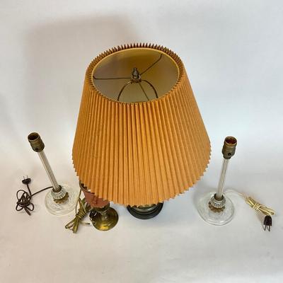 Z521 Lot of Various Brass and Glass Table Lamps
