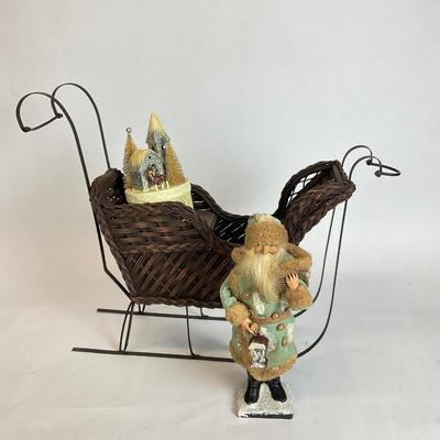 Z530 Wicker Santa in Sleigh w/ Candy Containers