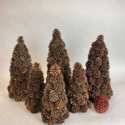 Z526 Set of 6 Crate and Barrel Pinecone Trees with Candle
