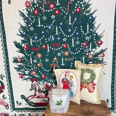 Z532 X-mas Throw Decor LOT