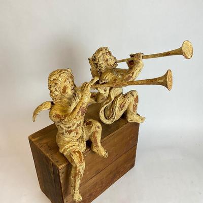 Z528 Antique Style Cherubs Putti Playing Trumpets