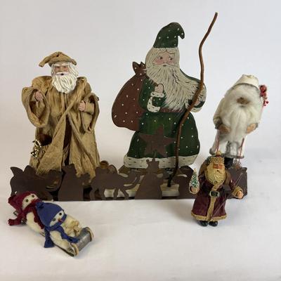 Z529 Santa Wooden Figure and Decor Lot