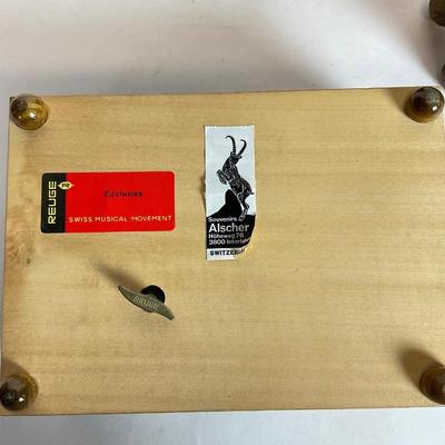 Z535 Vintage Bear and Stag Decor with REUGE Music Box Edelweiss