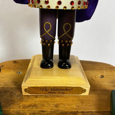 Z537 Lot of Nutcrackers