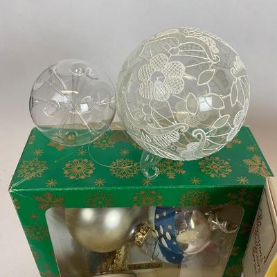 Z540 Large Lot of Vintage Glass Christmas Balls